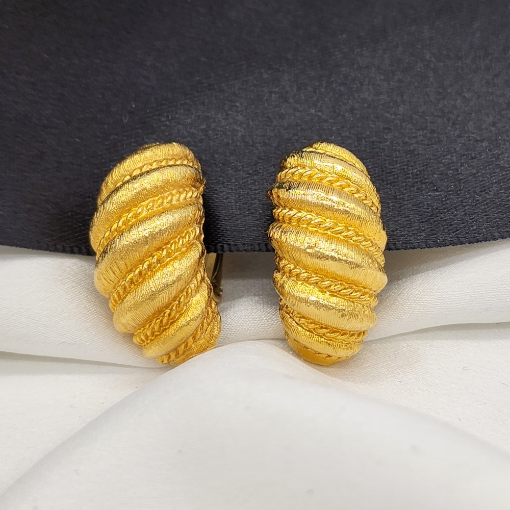 Vintage Gold-tone Chunky Textured Napier Screwback Clip-on Earrings